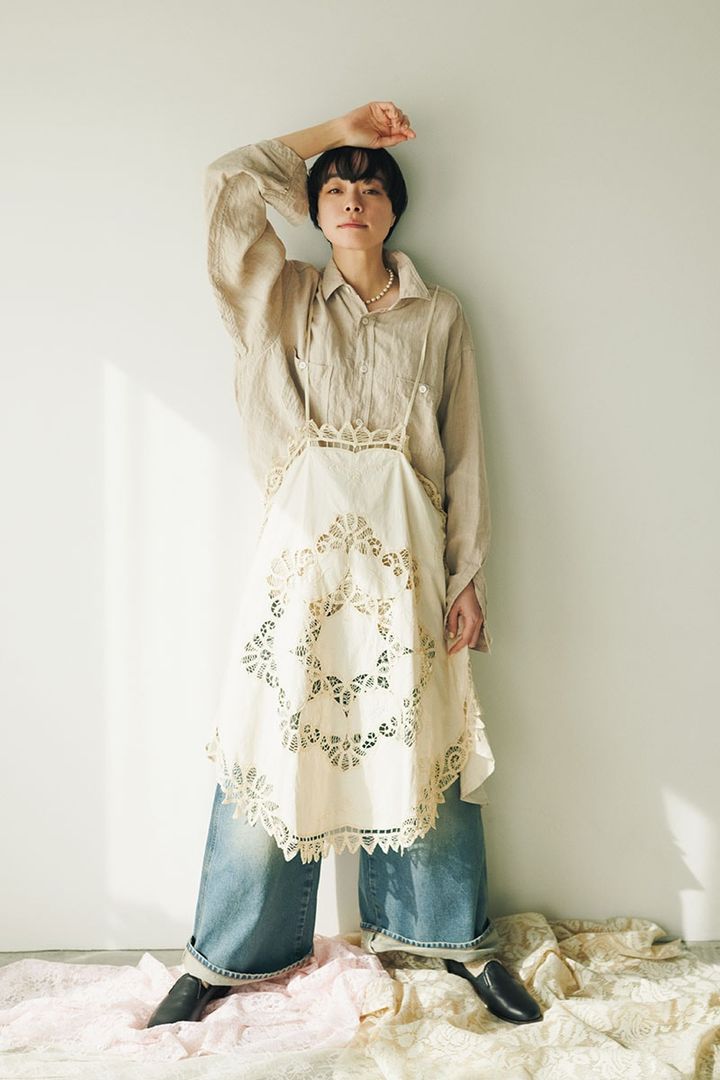 優美なレースが映える、大人のカジュアルレイヤード