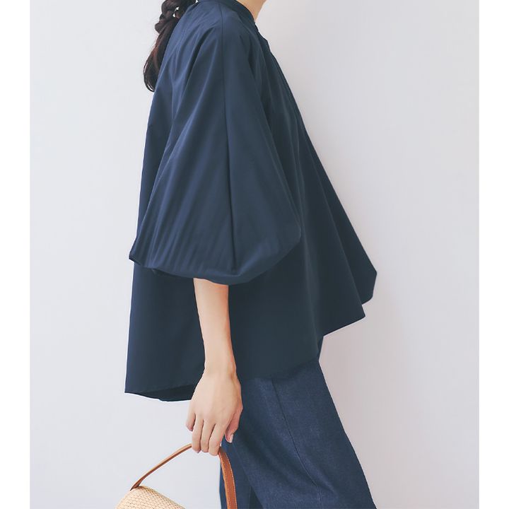 濃紺デニムはネイビートップスでキレイめに昇華