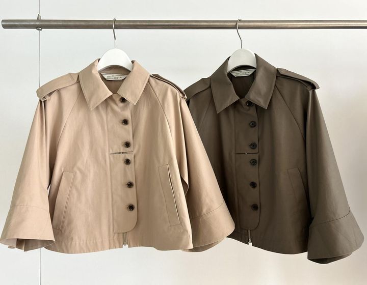 画像: 【GU×rokh】ショートケープコート by rokh 各¥4,990 www.gu-global.com