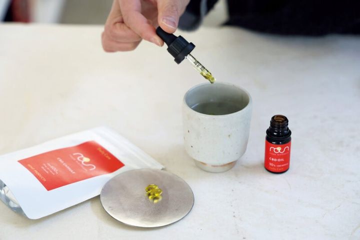 自立神経を整えるCBD オイルは朝晩で摂り方を変えて ドロップオイル、カプセル／ともに長田さん私物