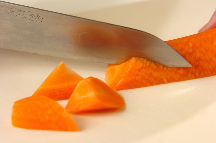 ごろごろニンジンサラダの下準備1