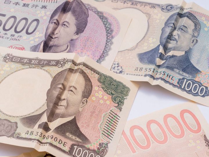 顔部分に折り目をつけた新紙幣