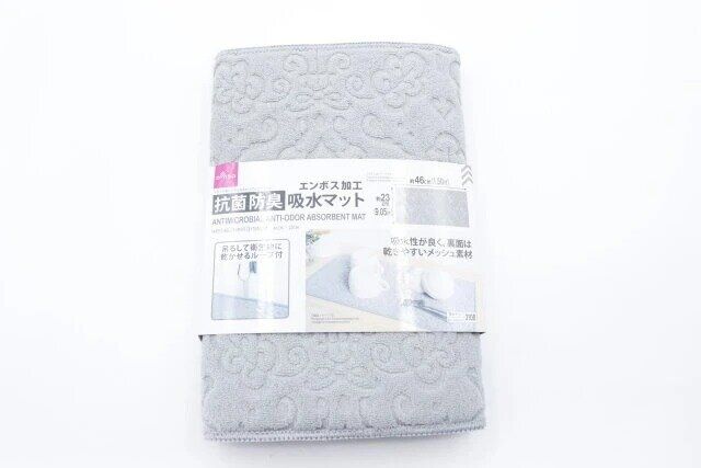 ダイソー 抗菌防臭エンボス加工吸水マット（46cm×23cm） パッケージ