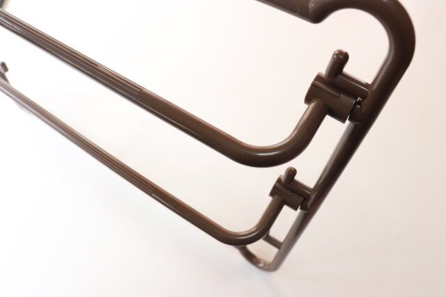 ダイソーの可動式プラスチックズボンハンガー 3段