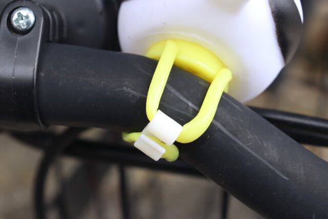 ダイソーの取り付け簡単な自転車パフホーン（シマエナガ）