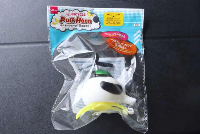 ダイソーの自転車パフホーン（シマエナガ）のパッケージ