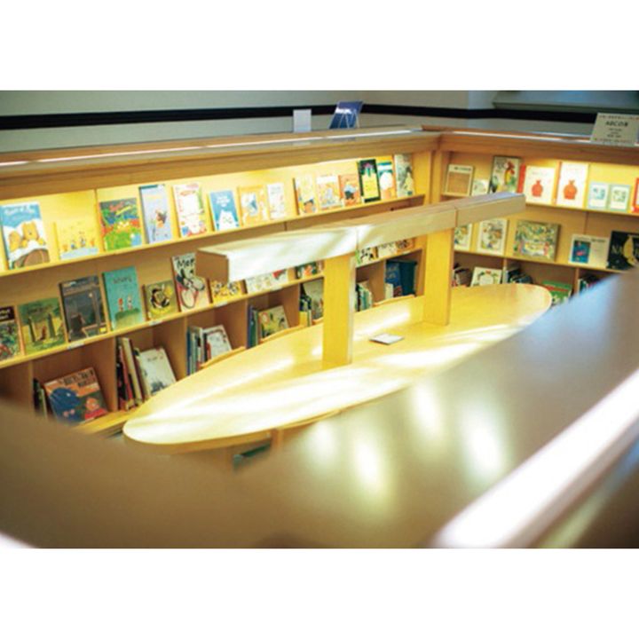 世界を知るための絵本もたくさん所蔵