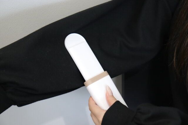 キャンドゥのホコリ取りブラシ 携帯用の使い方