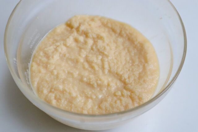 ベーキングパウダーを加えて混ぜ合わせる。