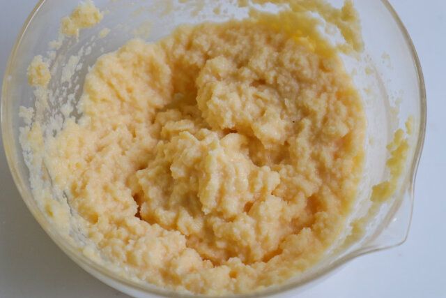 おからを加えてよく混ぜ合わせる。