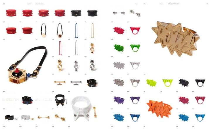 〈右〉ブランド創立のきっかけになったアイコニックなジュエリー「POW！®」