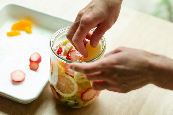 残りのフルーツを加える