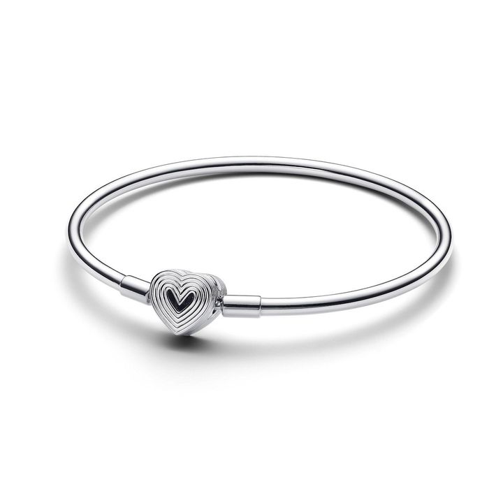 購入者にプレゼントされる限定ブレスレット