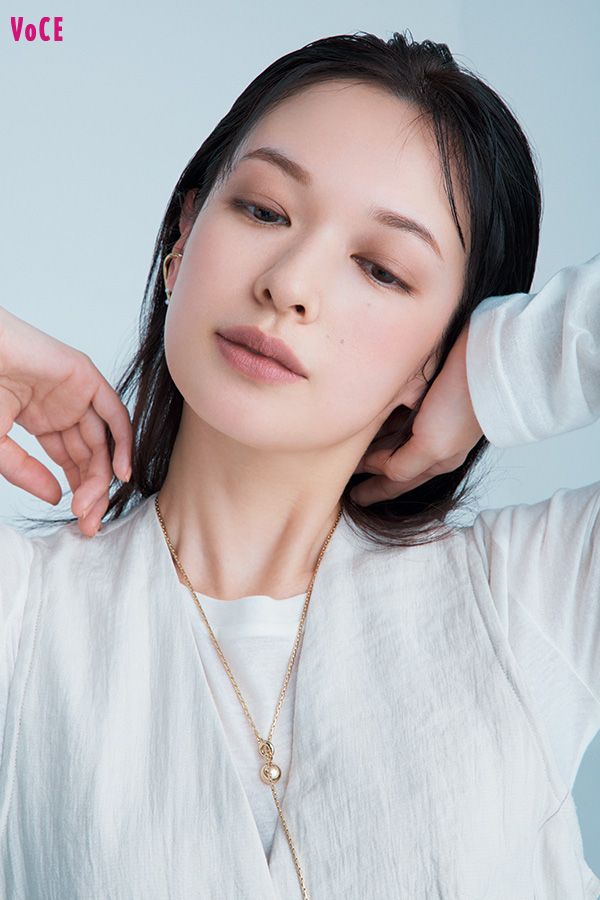 主張しないのに印象的。そんなムードがマットなトープで叶う