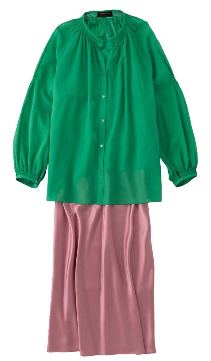 ブラウス¥24,200／トゥモローランド コレクション（トゥモロー ランド）、スカート¥5,990／ザラ （ザラ カスタマーサービス）