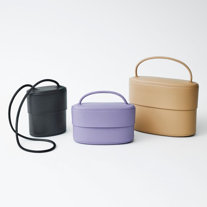 《GOOD GOODS ISSEY MIYAKE》に斬新なアイデアから生まれたバッグが新登場！曲げわっぱに着想を得た新シリーズ「BENT」