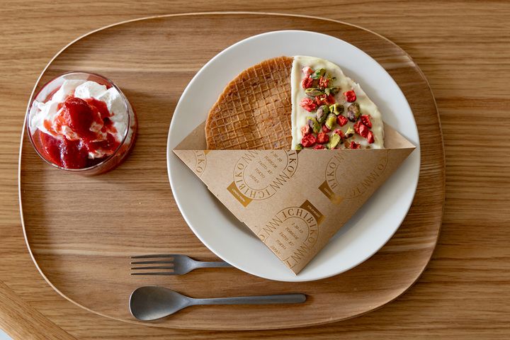 「オリジナルストロープワッフル ホワイトベリー（自家製ジャム＆ホイップ付き）」1530円