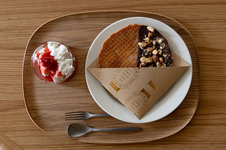 「オリジナルストロープワッフル チョコレート＆ナッツ（自家製ジャム＆ホイップ付き）」1530円