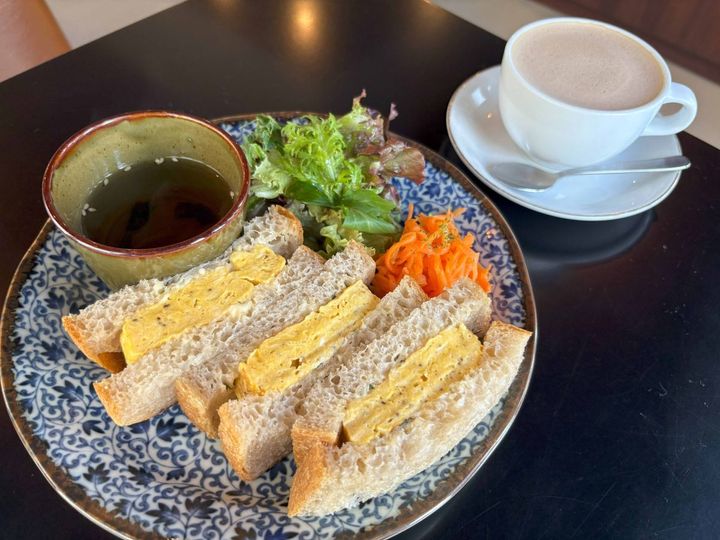 左から「たまごサンド」1400円、「ルシアン」680円