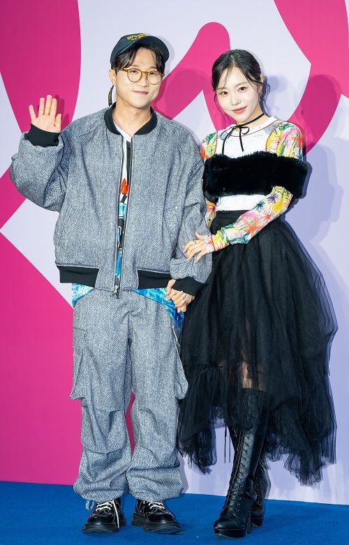 パク・ソングァン（左）とイ・ソリ