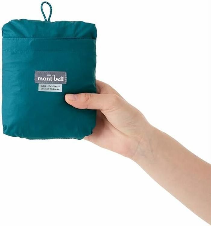 ポケッタブル仕様のウインドブレーカー