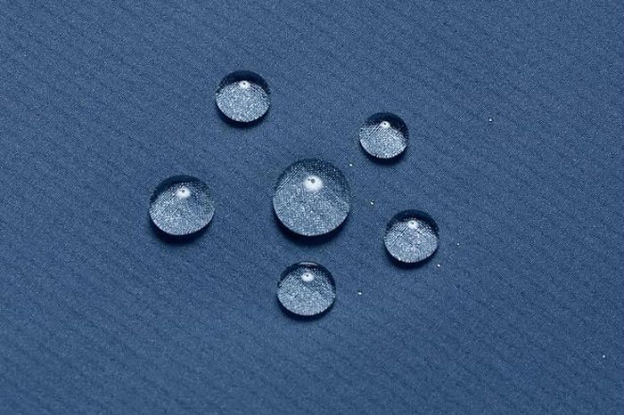 撥水性の高いウインドブレーカー