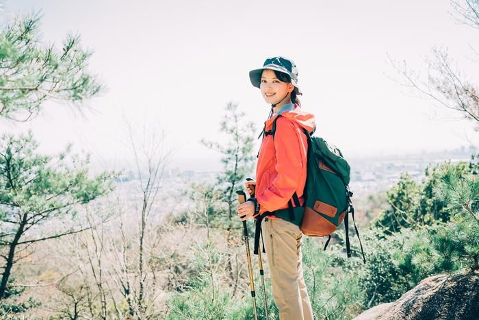 登山を楽しむ人