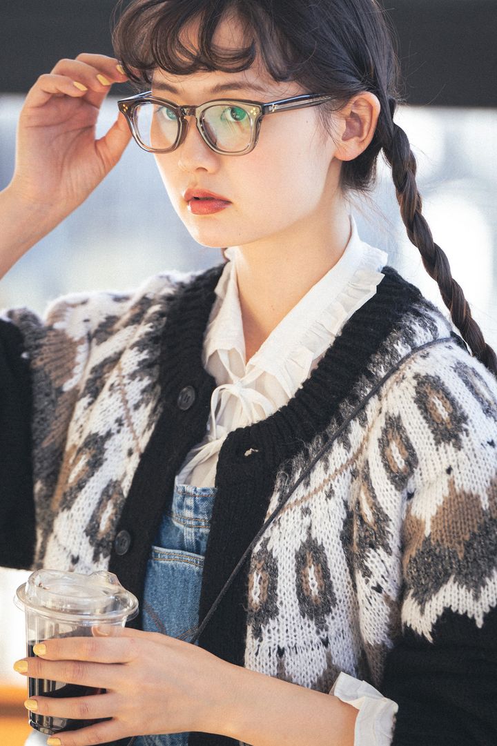 春の“カーディガン”コーデ2選。デニムやハーフパンツの旬ボトムスと相性良し【FUDGE FRIEND おしゃれさんの毎日コーディネート｜うさみ】