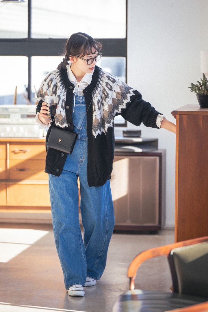 春の“カーディガン”コーデ2選。デニムやハーフパンツの旬ボトムスと相性良し【FUDGE FRIEND おしゃれさんの毎日コーディネート｜うさみ】