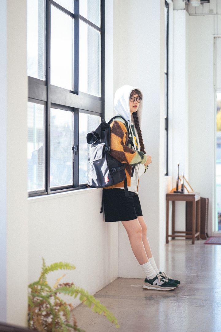 春の“カーディガン”コーデ2選。デニムやハーフパンツの旬ボトムスと相性良し【FUDGE FRIEND おしゃれさんの毎日コーディネート｜うさみ】