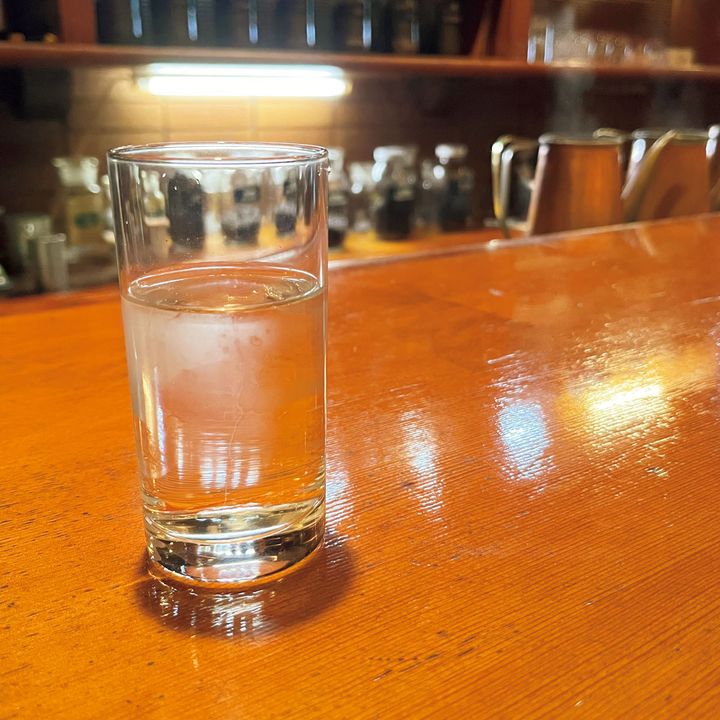 十一房珈琲店のお冷や