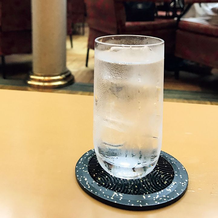 カフェラウンジ「パンドラ」のお冷や