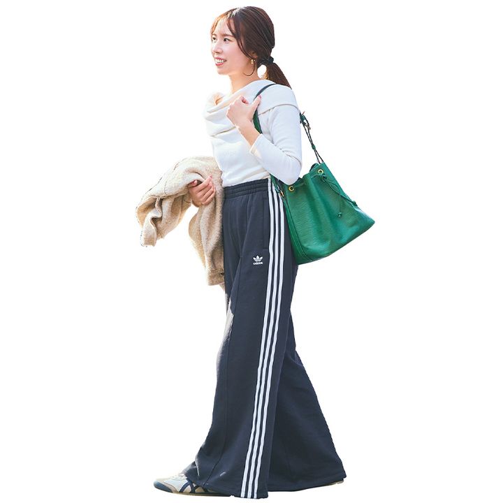 車で送迎ママのリラックスコーデ