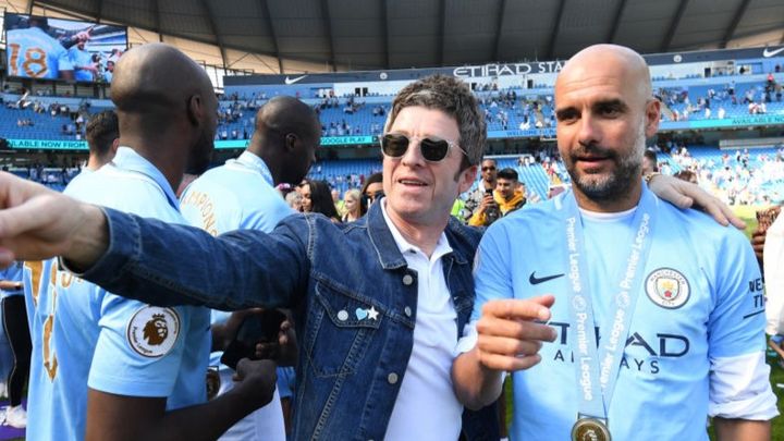 PK失敗で頭を抱えるのは…あの世界的ミュージシャン！？サッカー中継に映りこんだ衝撃の人物が話題