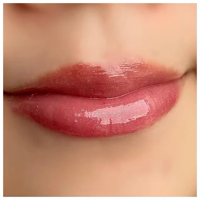 ディオール アディクト リップ マキシマイザーの人気色：026 インテンス モーヴ スウォッチ