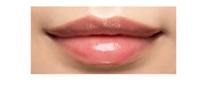 ディオール のアディクト リップ グロウ オイル人気色：015 チェリー 使用イメージ