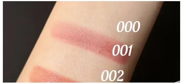 ルージュ ディオール バームをスウォッチ