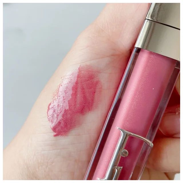 ディオール アディクト リップ マキシマイザーの人気色：026 インテンス モーヴ スウォッチ