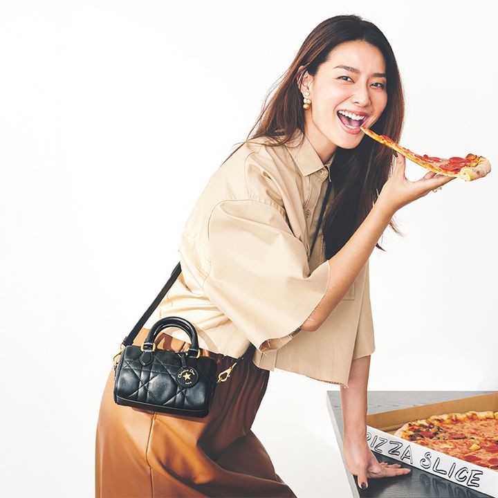 ベージュに合うブラウンスカート×ベージュシャツのすみれさん