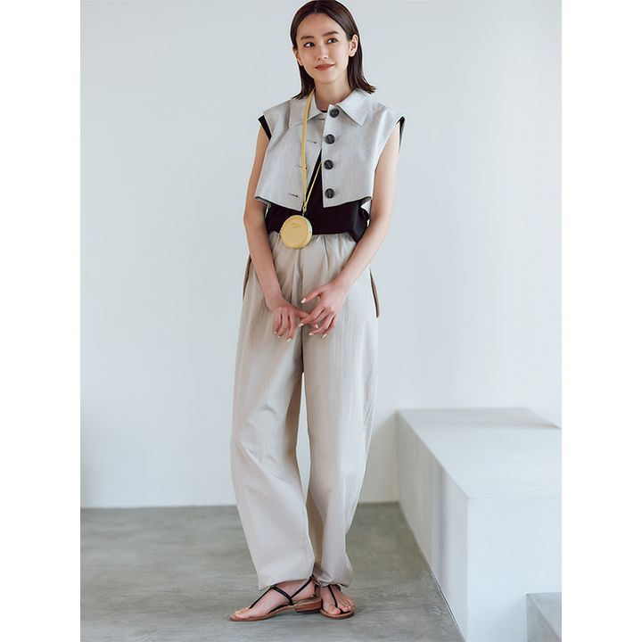 ベージュに合うベージュジレ×パンツの桐谷美玲さん