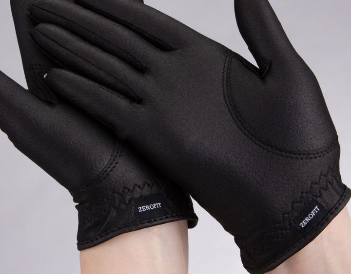 ネイルしてても楽しめる！ゴルフ中の爪を守る最新グローブはいかが？