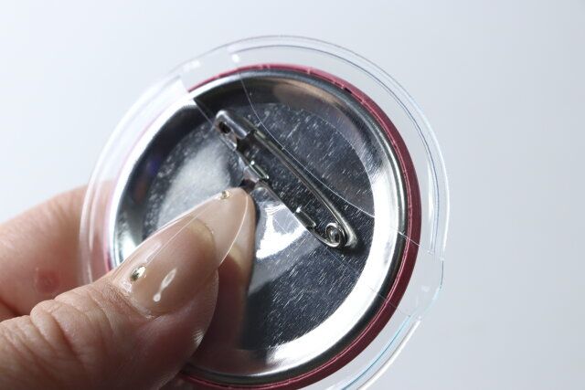 セリアのグッズを保護できるリング付き缶バッジカバー