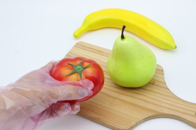 ダイソーのカラーポリエチレン手袋は物を持ったときに滑りにくい