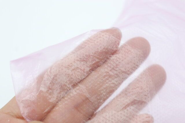 ダイソーのカラーポリエチレン手袋のエンボス加工