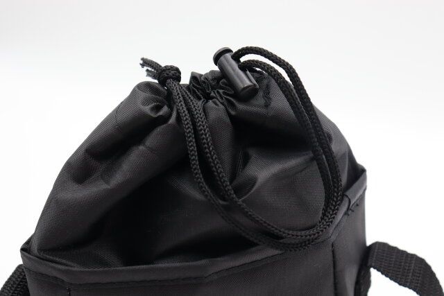 ダイソー モバイルショルダーメッシュバッグ（ボトルホルダー機能付） 巾着