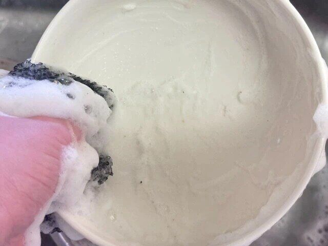 ダイソーのアイデアが光る泡立ちの良いネットクリーナー（2個）