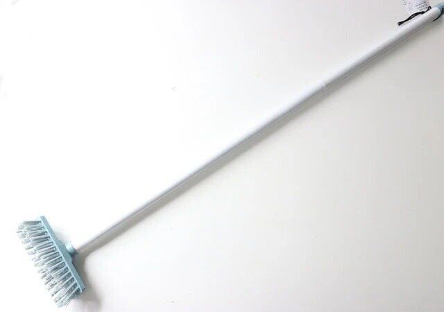 ダイソーのワイパー付デッキブラシのパッケージ