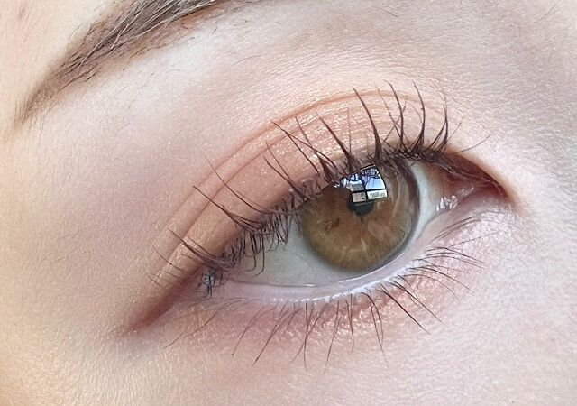 派手にならない垢抜けカラーメイク方法