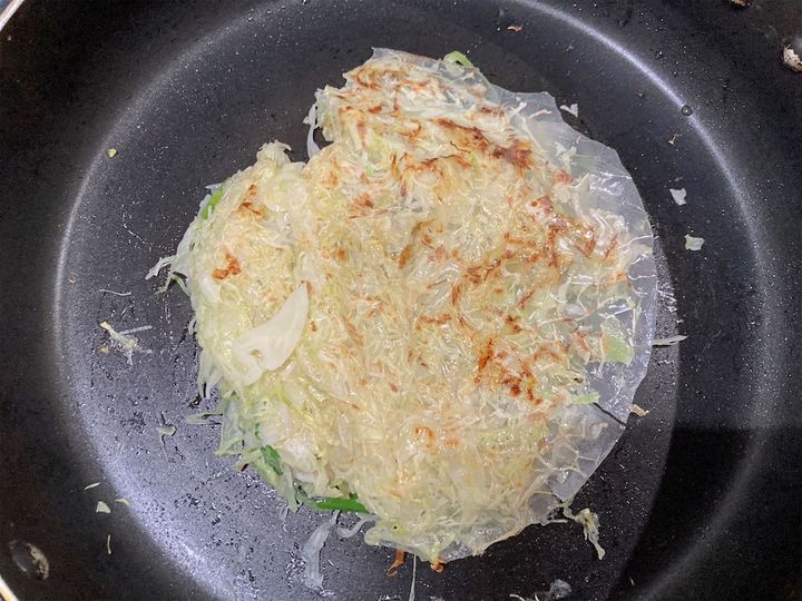 ひっくり返したお好み焼き