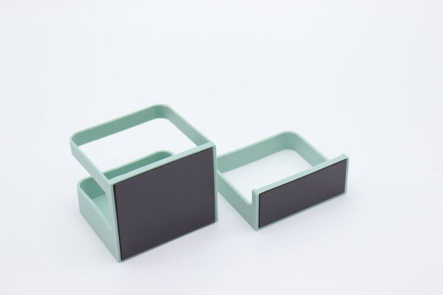 ダイソーの傘たて（マグネットタイプ、グリーン）3